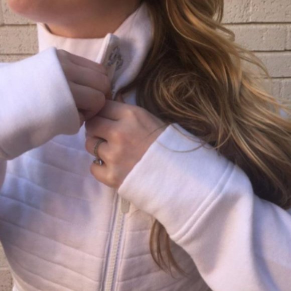 (2187) LULULEMON FLEECE BE TRUE Sz P2P=20" - Picture 2 of 8